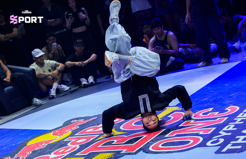 Tflow และ Nutella สองแชมป์ Red Bull BC One Thailand 2026 กำลังฉลองชัยชนะ 2