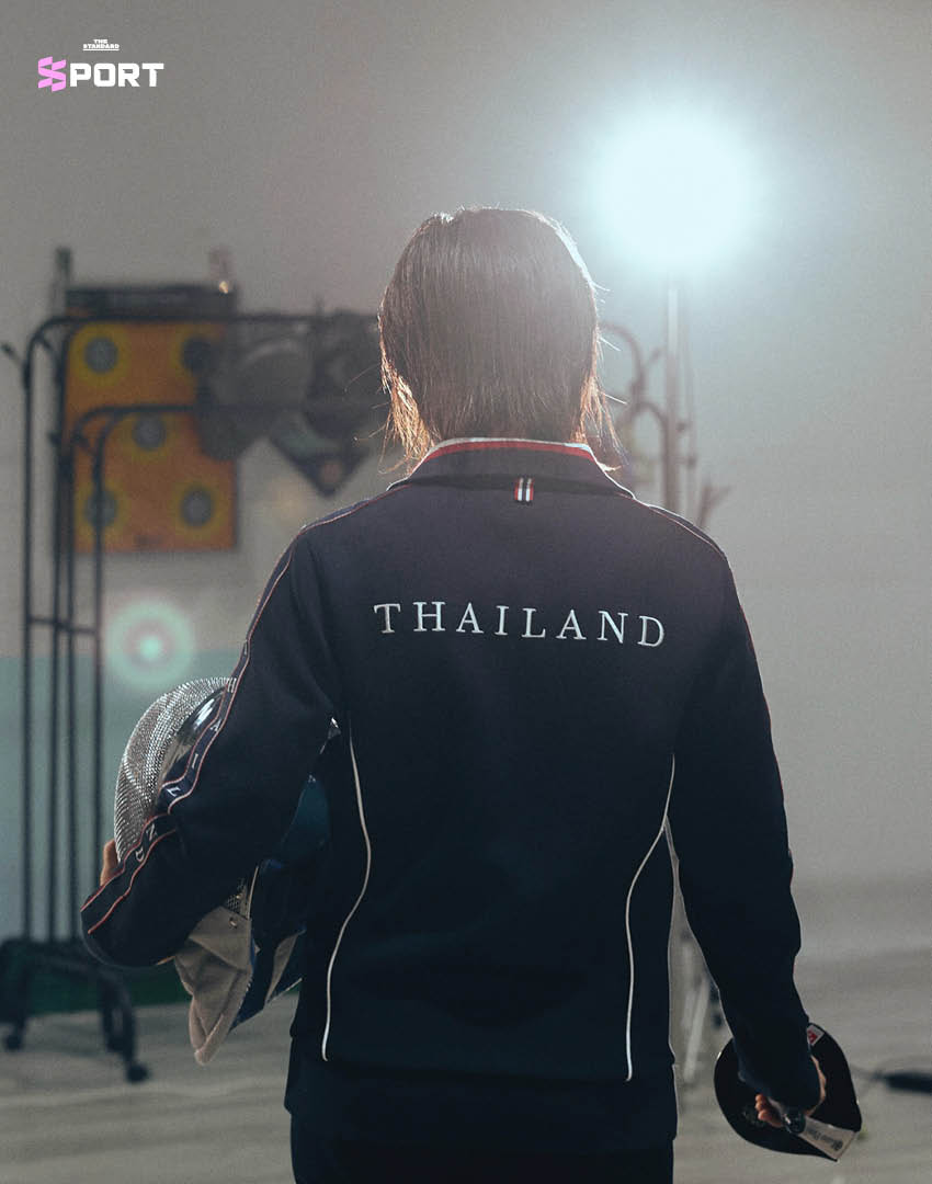 ตู-ต้นตะวัน และ นิ้ง-ชัญญา ในชุดทีมฟันดาบทีมชาติไทยจาก Royal Ivy Regatta 6