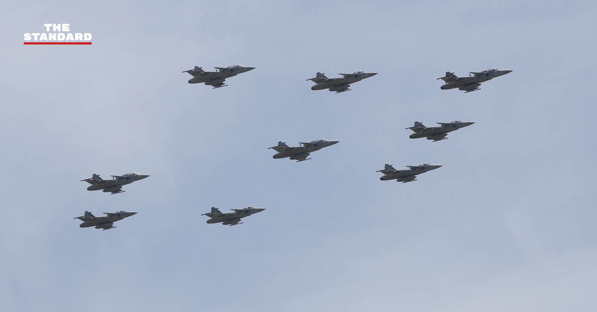 เครื่องบินขับไล่ Gripen และ Saab 340 จำนวน 14 ลำ จัดแสดง 'Elephant Walk' บนทางขับ