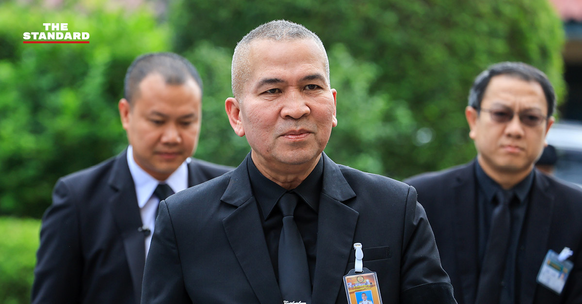พล.ต.ท.รุทธพล เนาวรัตน์ รัฐมนตรีว่าการกระทรวงยุติธรรม ให้สัมภาษณ์สื่อมวลชน