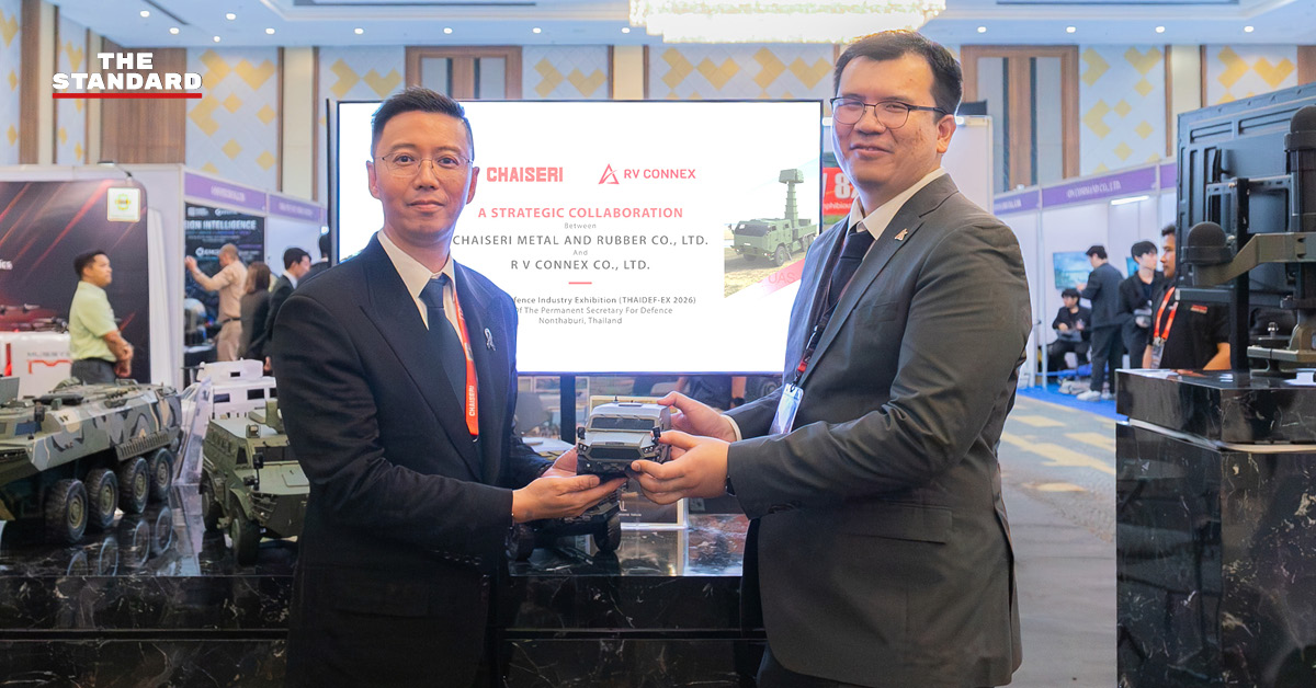 ผู้บริหาร RV Connex และชัยเสรี ในพิธีลงนามความร่วมมือพัฒนาระบบเรดาร์บนยานเกราะ