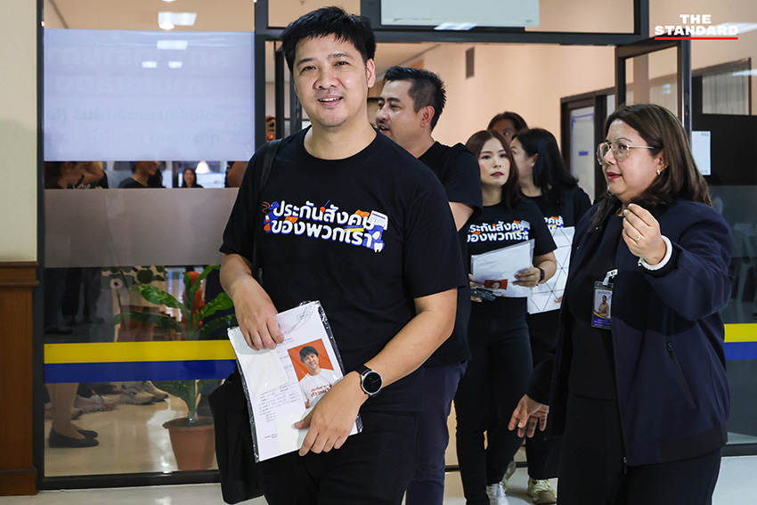 รศ.ดร.ษัษฐรัมย์ ธรรมบุษดี และทีมประกันสังคมก้าวหน้ายื่นเอกสารสมัครรับเลือกตั้งกรรมการประกันสังคม 6