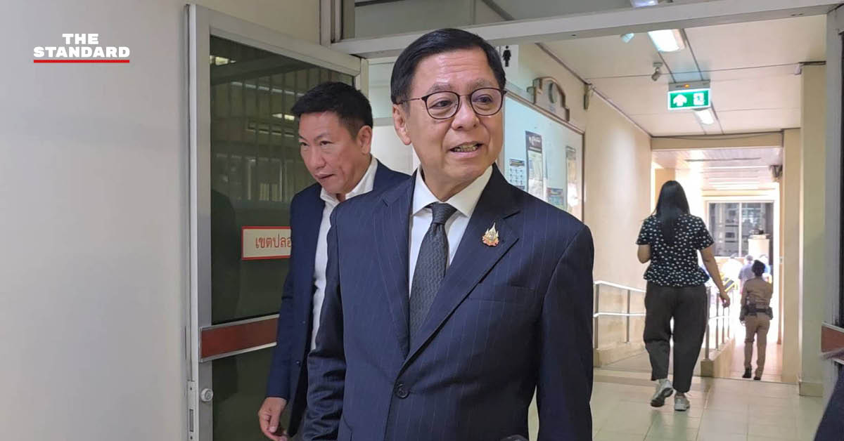 สีหศักดิ์ พวงเกตุแก้ว รองนายกรัฐมนตรีและรัฐมนตรีว่าการกระทรวงการต่างประเทศ ให้สัมภาษณ์สื่อมวลชน