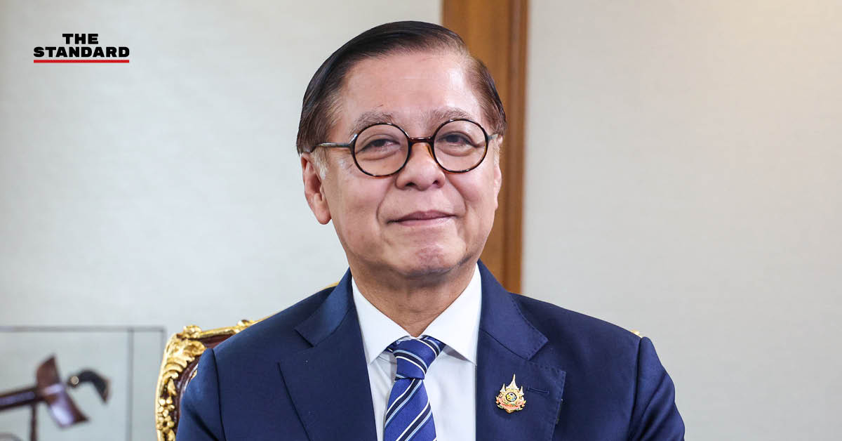 สีหศักดิ์ พวงเกตุแก้ว รองนายกรัฐมนตรีและรัฐมนตรีว่าการกระทรวงการต่างประเทศ ให้สัมภาษณ์สื่อมวลชน