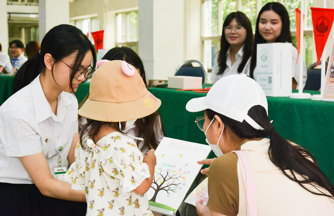 ภาพผู้บริหารศิริราชเปิดตัวกิจกรรม 'ธงวันมหิดล Virtual Run 2026' ชวนวิ่งเพื่อผู้ป่วย 4