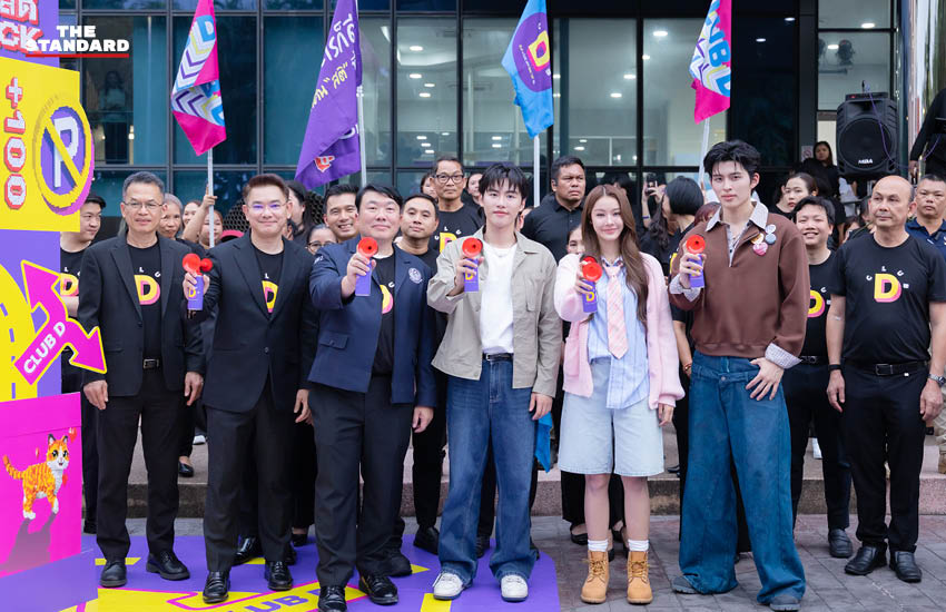 สิริพงศ์ อังคสกุลเกียรติ รัฐมนตรีช่วยว่าการกระทรวงคมนาคม พร้อมด้วย ปอนด์-ณราวิชญ์ และ น้ำตาล-ทิพนารี เปิดโครงการขนส่งไอดอล Club D รณรงค์ขับขี่ปลอดภัย 1