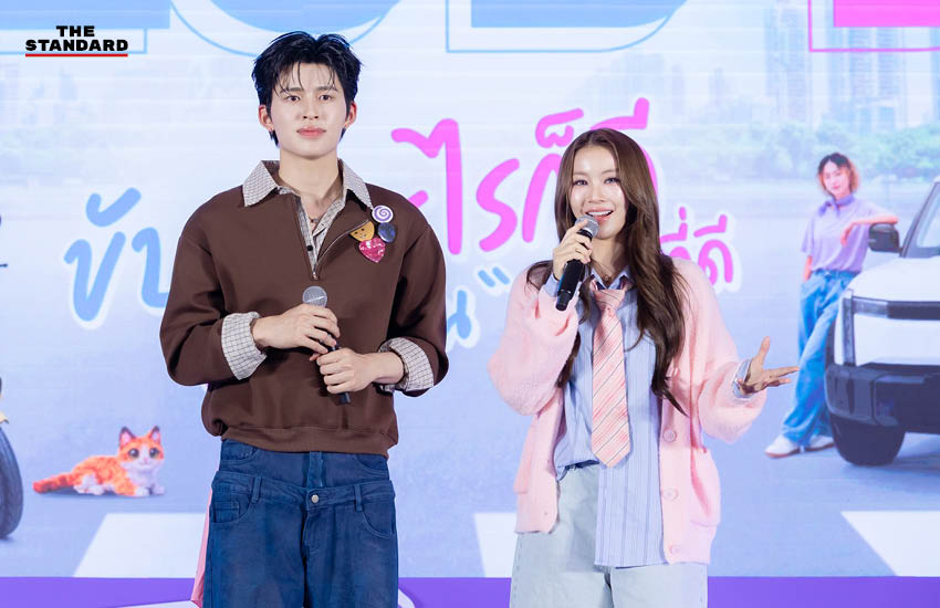 สิริพงศ์ อังคสกุลเกียรติ รัฐมนตรีช่วยว่าการกระทรวงคมนาคม พร้อมด้วย ปอนด์-ณราวิชญ์ และ น้ำตาล-ทิพนารี เปิดโครงการขนส่งไอดอล Club D รณรงค์ขับขี่ปลอดภัย 3