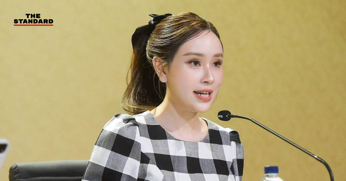 ร้อยเอกหญิงภัทร์ดารัสมิ์ ทองสลวยกร รองโฆษกประจำสำนักนายกรัฐมนตรี แถลงข่าวกรณีเลือกตั้งบอร์ดประกันสังคม