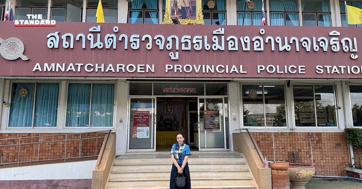 สุขสมรวย วันทนียกุล รัฐมนตรีประจำสำนักนายกรัฐมนตรี ขณะเข้าแจ้งความที่สถานีตำรวจ