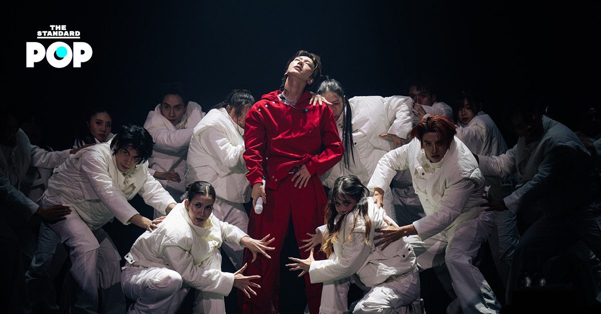 ภาพ TEN กำลังแสดงบนเวทีคอนเสิร์ต TEN:CORE0110