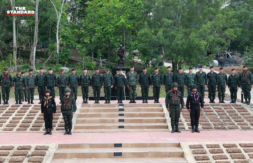 ภาพแม่ทัพภาค 2 และ 3 ลงพื้นที่ชายแดนไทย-กัมพูชา ตรวจเยี่ยมกำลังพลและวางพวงมาลา 5