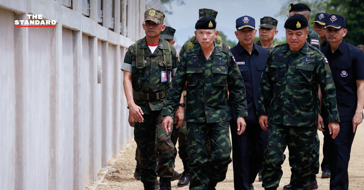พล.อ. อุกฤษฎ์ บุญตานนท์ ผู้บัญชาการทหารสูงสุด ตรวจเยี่ยมการก่อสร้างรั้วความมั่นคงชายแดนไทย-กัมพูชา