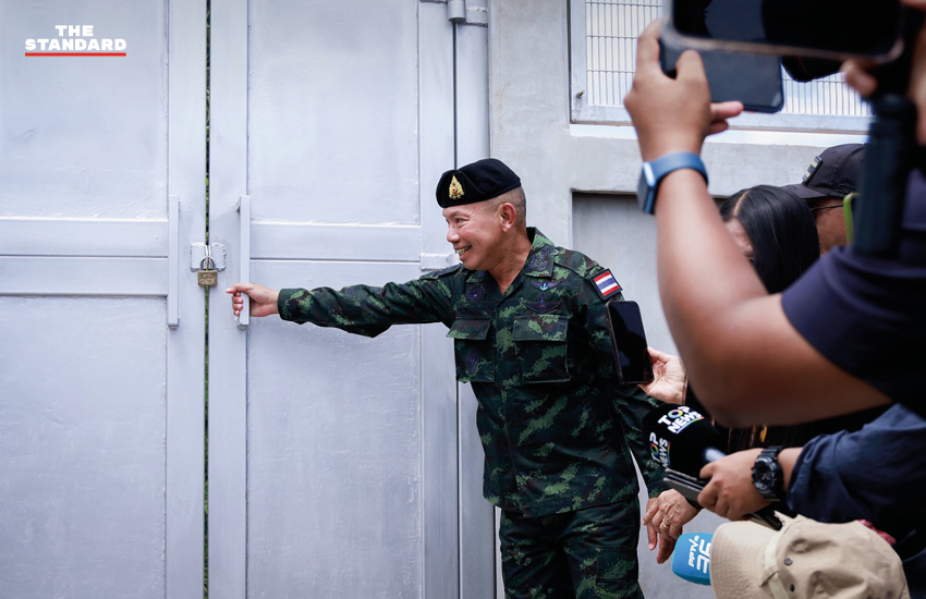 พล.อ. อุกฤษฎ์ บุญตานนท์ ผู้บัญชาการทหารสูงสุด ตรวจเยี่ยมการก่อสร้างรั้วความมั่นคงชายแดนไทย-กัมพูชา 2