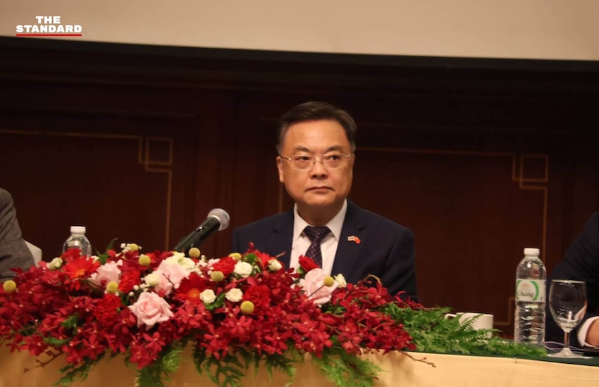 ตัวแทนพรรคการเมืองไทยร่วมงานเสวนาฉลองครบรอบพรรคคอมมิวนิสต์จีนและสัมพันธ์ไทย-จีน โดยมีเอกอัครราชทูตจีนประจำประเทศไทยร่วมด้วย 1