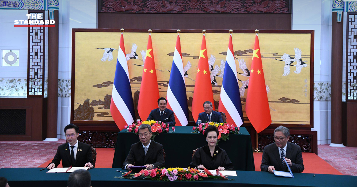 อนุทิน ชาญวีรกูล นายกรัฐมนตรีไทย และ หลี่ เฉียง นายกรัฐมนตรีจีน จับมือกันหลังการหารือ