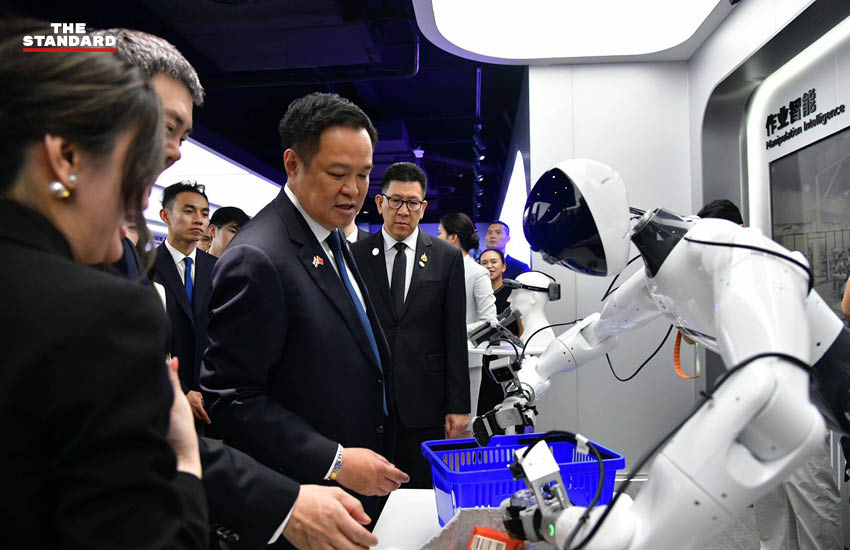 เอกนิติ นิติทัณฑ์ประภาศ รองนายกรัฐมนตรี เยี่ยมชมเทคโนโลยี Embodied AI ที่บริษัท AgiBot ในจีน 2