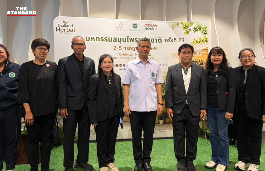 ดร.นพ.พงศธร พอกเพิ่มดี ประธานเปิดงานมหกรรมสมุนไพรแห่งชาติ ครั้งที่ 23 4