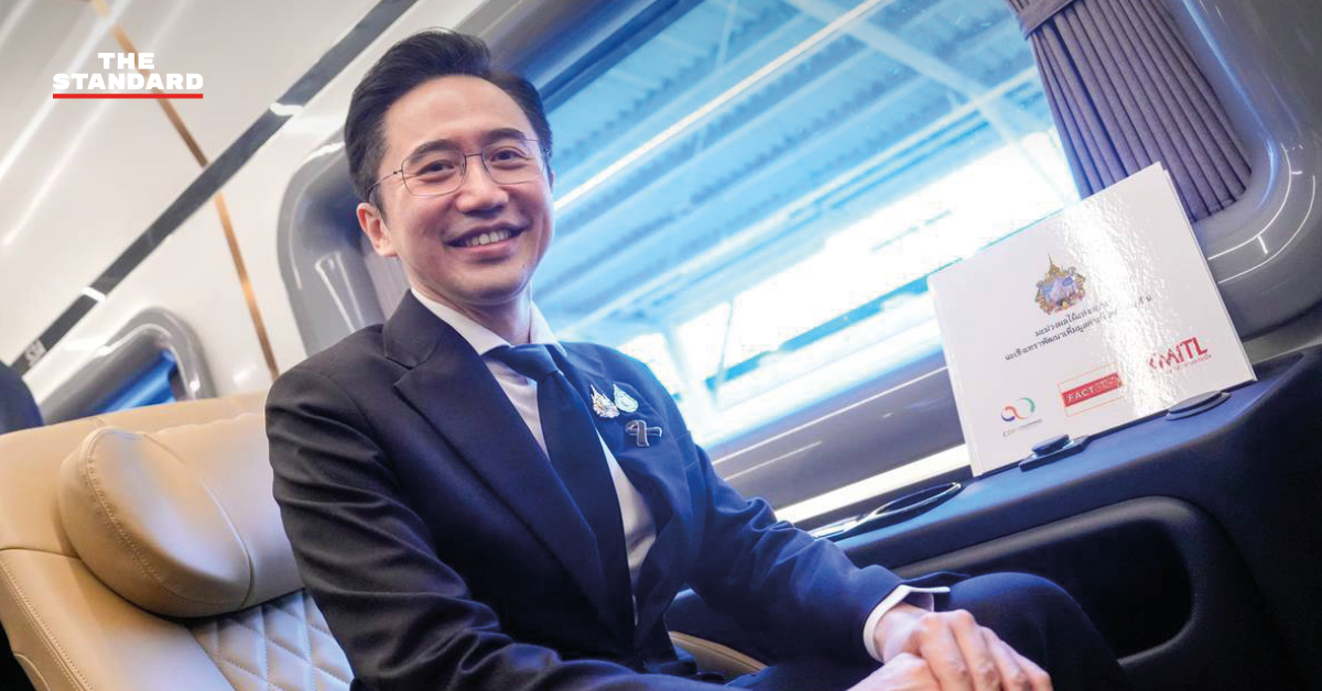 ภาพพิธีส่งมอบรถไฟไทยทำระบบ EV ต้นแบบที่สถานีกรุงเทพ (หัวลำโพง) โดยมีรองนายกรัฐมนตรีและผู้บริหาร รฟท. ร่วมงาน