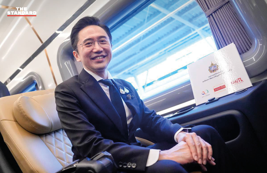 ภาพพิธีส่งมอบรถไฟไทยทำระบบ EV ต้นแบบที่สถานีกรุงเทพ (หัวลำโพง) โดยมีรองนายกรัฐมนตรีและผู้บริหาร รฟท. ร่วมงาน 1