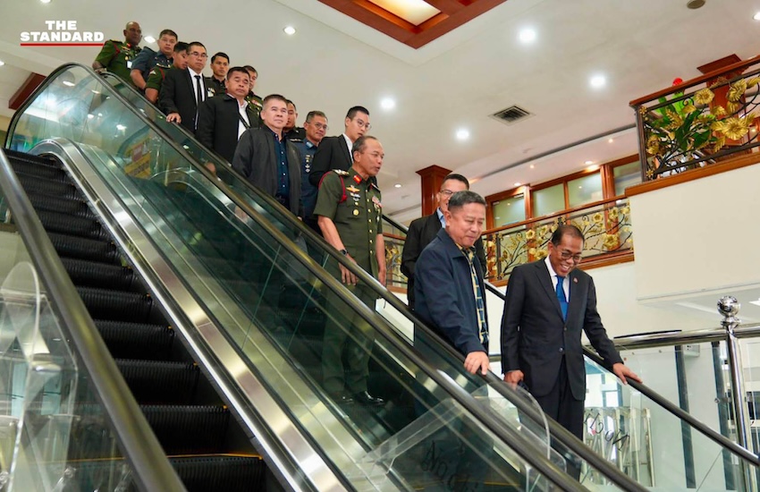 ภาพรัฐมนตรีว่าการกระทรวงกลาโหมไทยและมาเลเซียกำลังหารือทวิภาคี 2