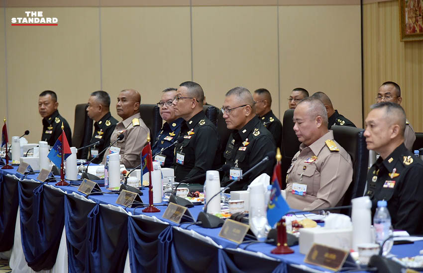 ภาพผู้บัญชาการเหล่าทัพและสำนักงานตำรวจแห่งชาติร่วมประชุมหารือแผนป้องกันภัยทางอากาศ 2