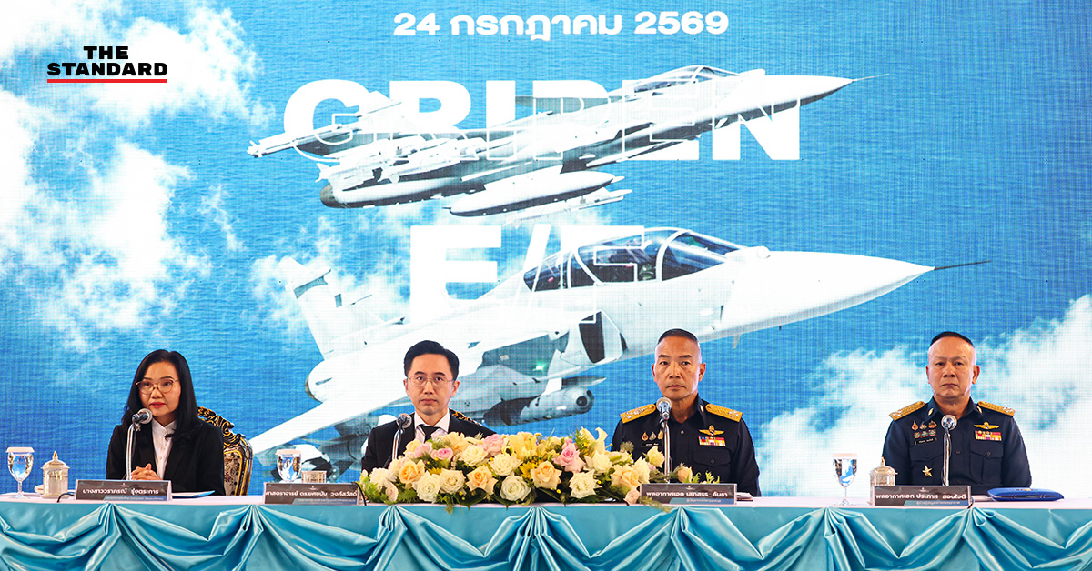 ภาพผู้บริหารและนักเรียนทุนในพิธีแถลงข่าวข้อตกลงชดเชยยุทโธปกรณ์ไทย-สวีเดน 5