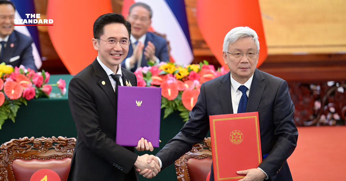 ภาพเจ้าหน้าที่ไทยและจีนกำลังลงนามในข้อตกลงความร่วมมือ