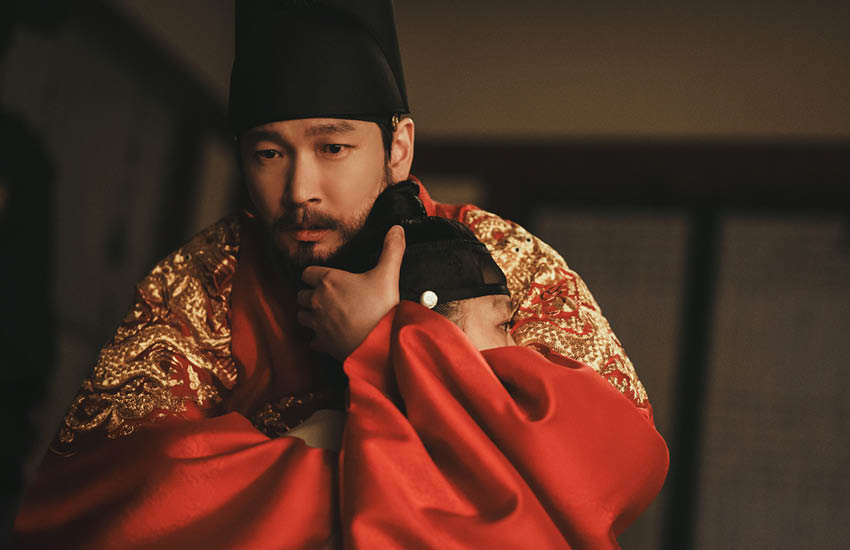ภาพโปสเตอร์ซีรีส์ The East Palace แสดงตัวละครหลักชายหญิงในชุดย้อนยุคท่ามกลางบรรยากาศลึกลับ 2