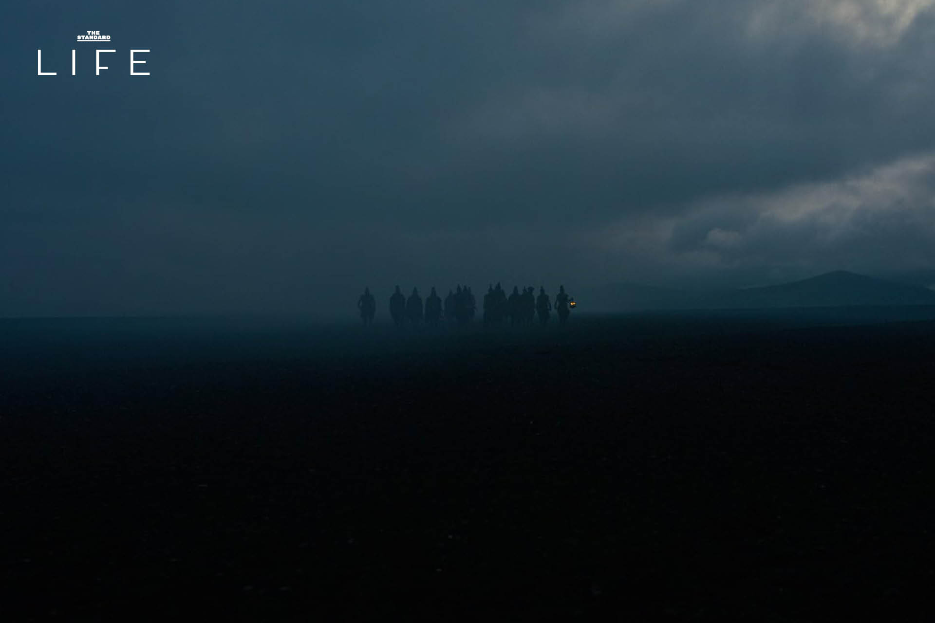ภาพโปสเตอร์ภาพยนตร์ The Odyssey พร้อมชื่อ Christopher Nolan และข้อความเกี่ยวกับสถานที่ถ่ายทำ 11