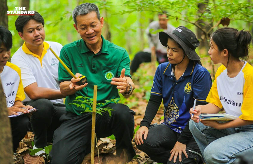 ภาพกลุ่มนักวิชาการนำโดย ผศ.ดร.ธรณ์ ธำรงนาวาสวัสดิ์ ร่วมเสวนาวิกฤติ 'ไฟ ฝุ่น แล้ง น้ำ' และ 'ซูเปอร์เอลนีโญ' 4