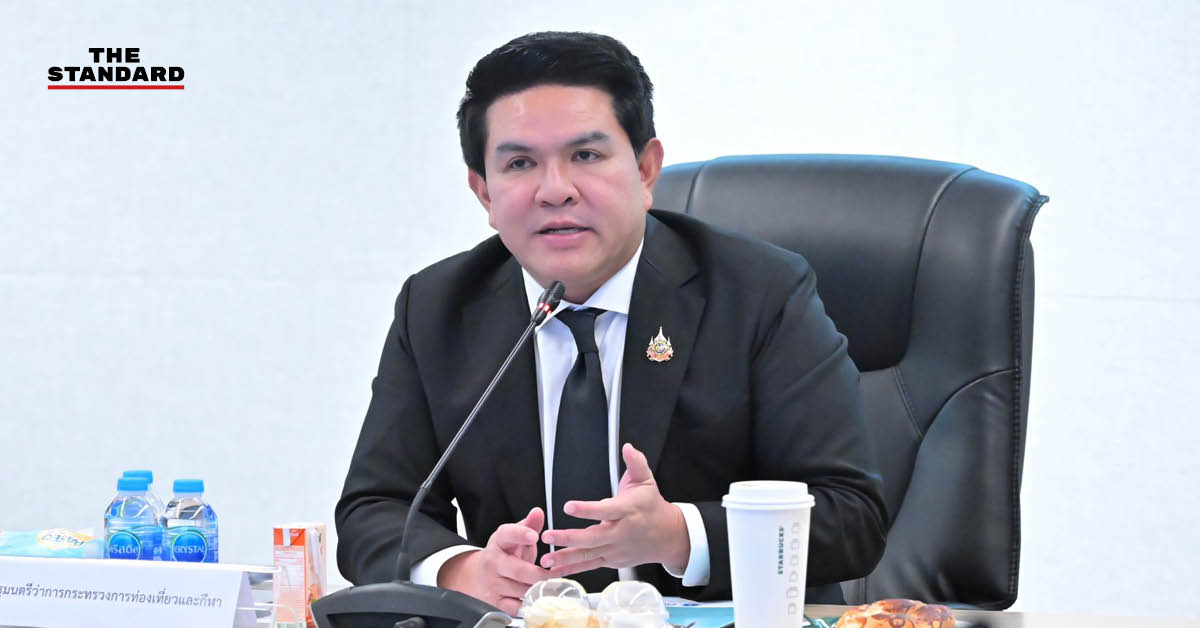 สุรศักดิ์ พันธ์เจริญวรกุล รัฐมนตรีว่าการกระทรวงการท่องเที่ยวและกีฬา กำลังกล่าวในที่ประชุม
