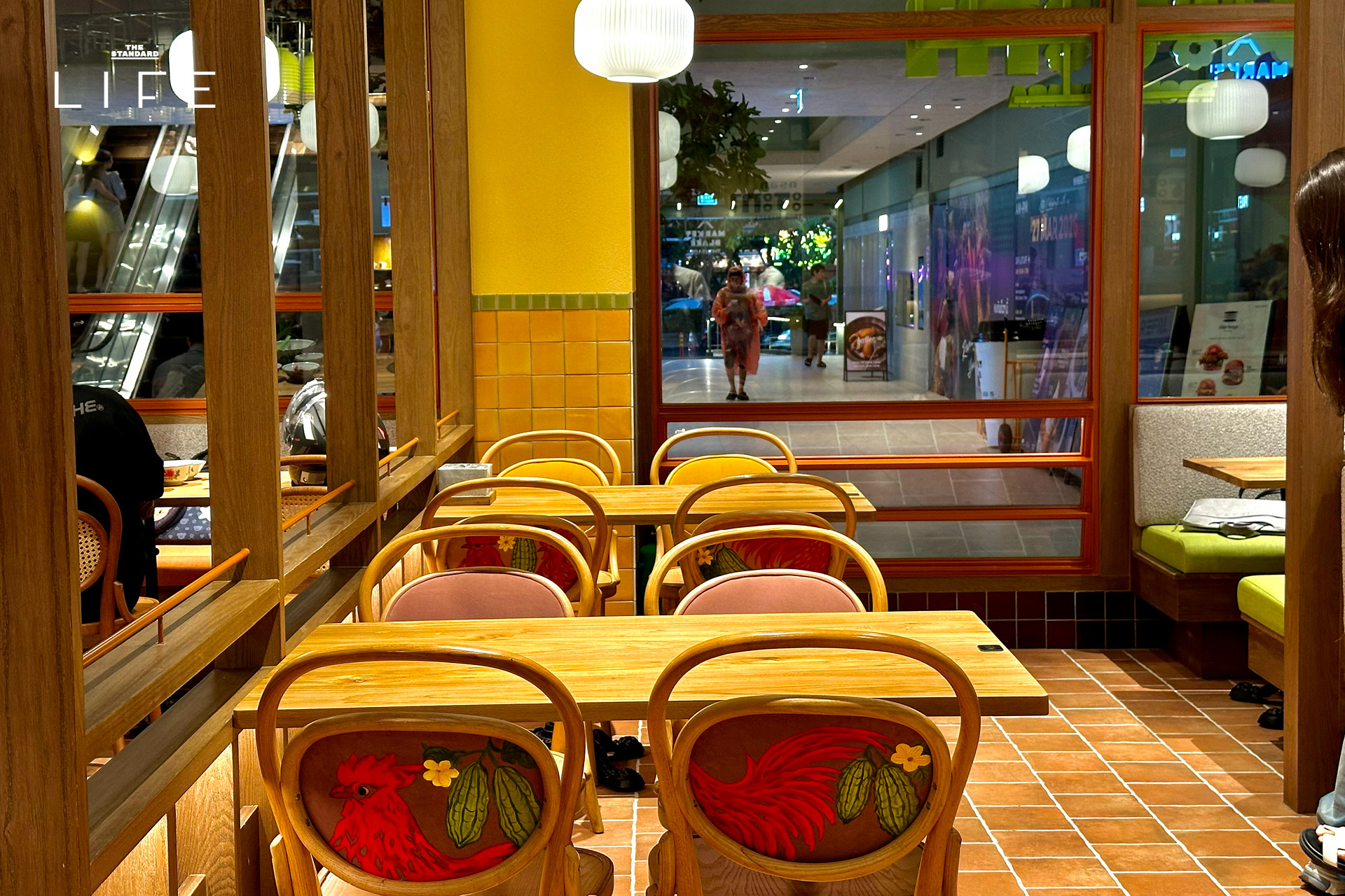 บรรยากาศภายในร้านตรอกมะระกาสาขา Market Place ทองหล่อ 3