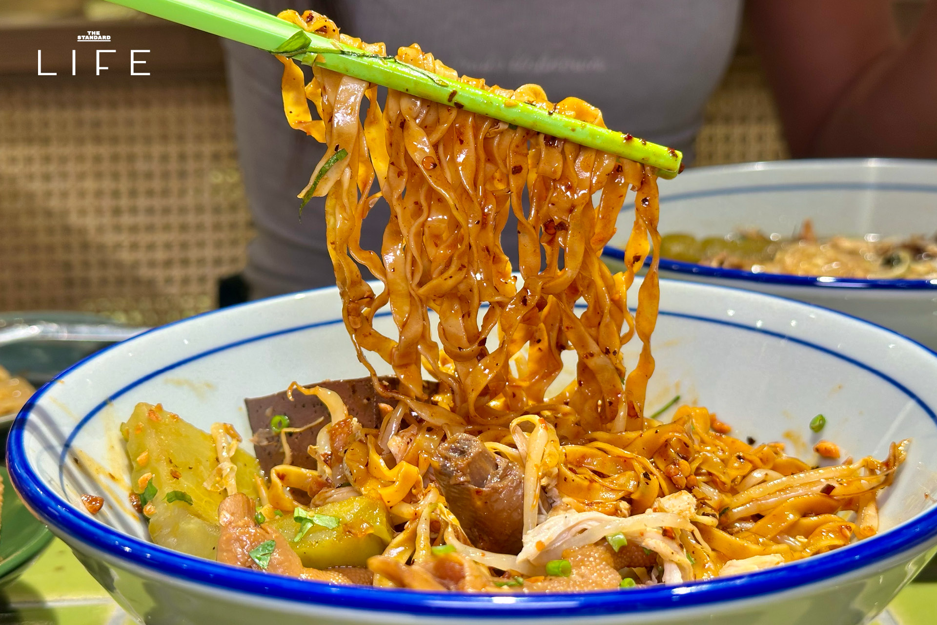 บรรยากาศภายในร้านตรอกมะระกาสาขา Market Place ทองหล่อ 8