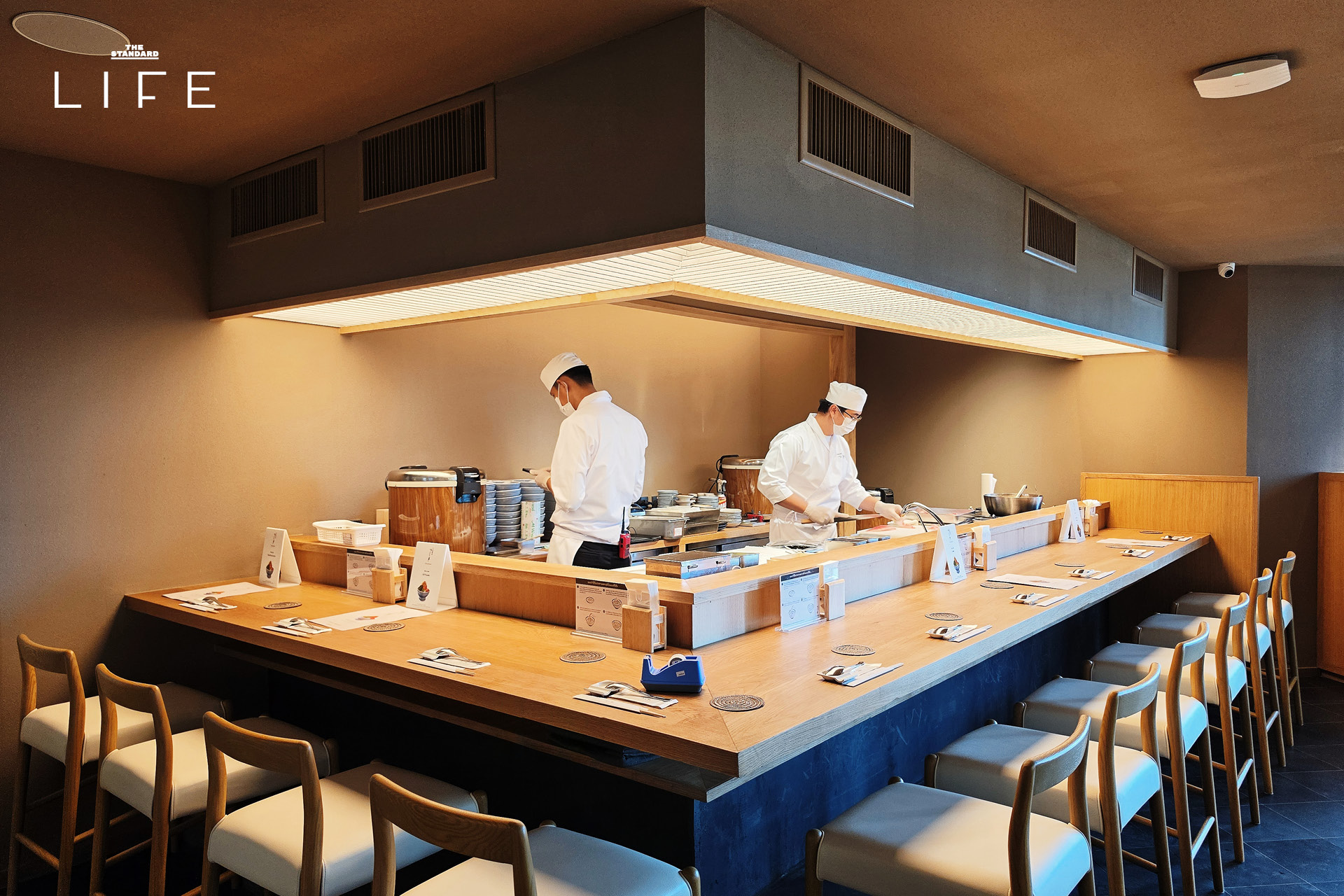 ภาพข้าวหน้าปลาดิบรวม Zeitaku Don ของร้าน Tsujihan ที่จัดวางอย่างสวยงาม 1