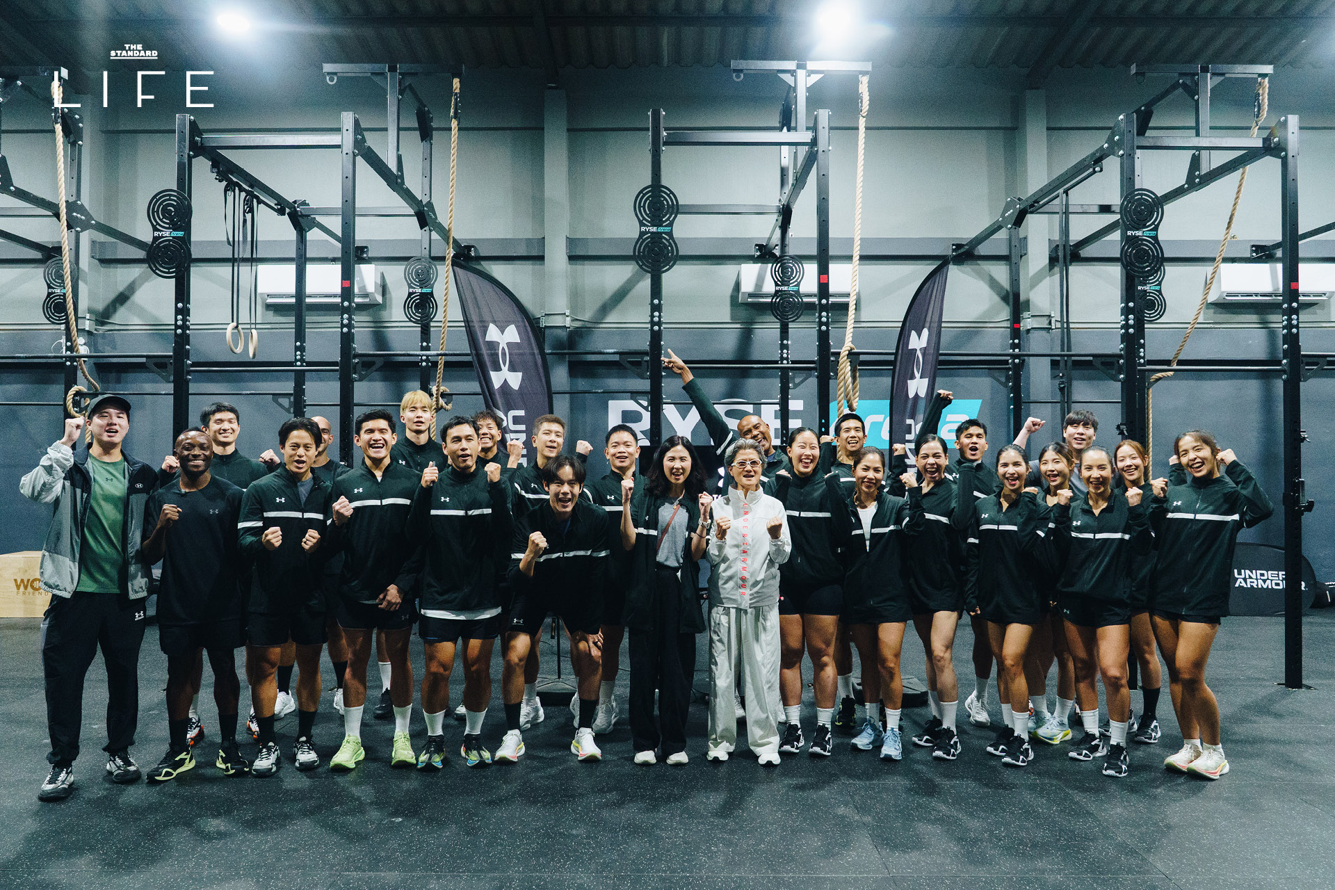 นักกีฬา Team Under Armour กำลังฝึกซ้อมร่างกาย 13