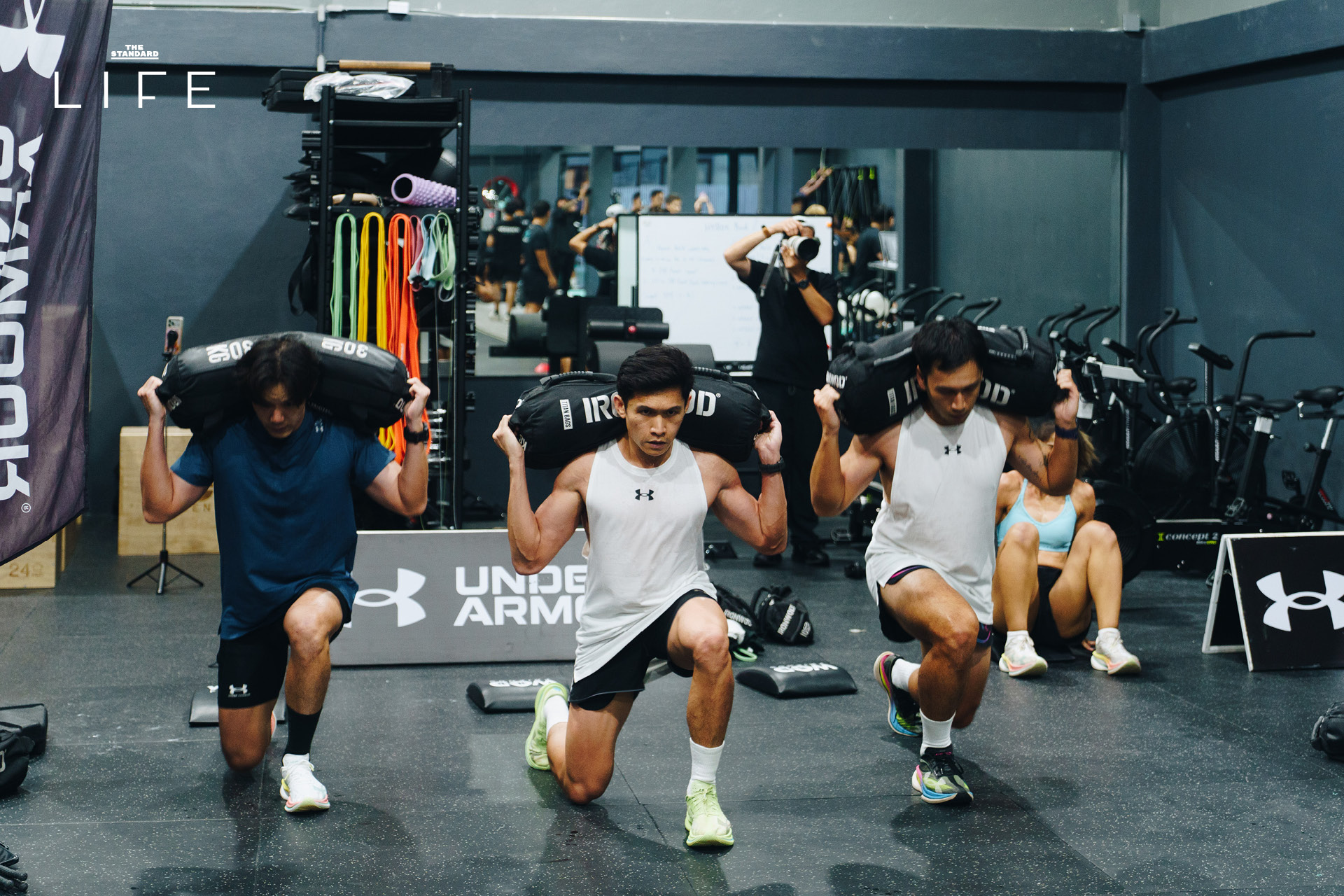 นักกีฬา Team Under Armour กำลังฝึกซ้อมร่างกาย 9