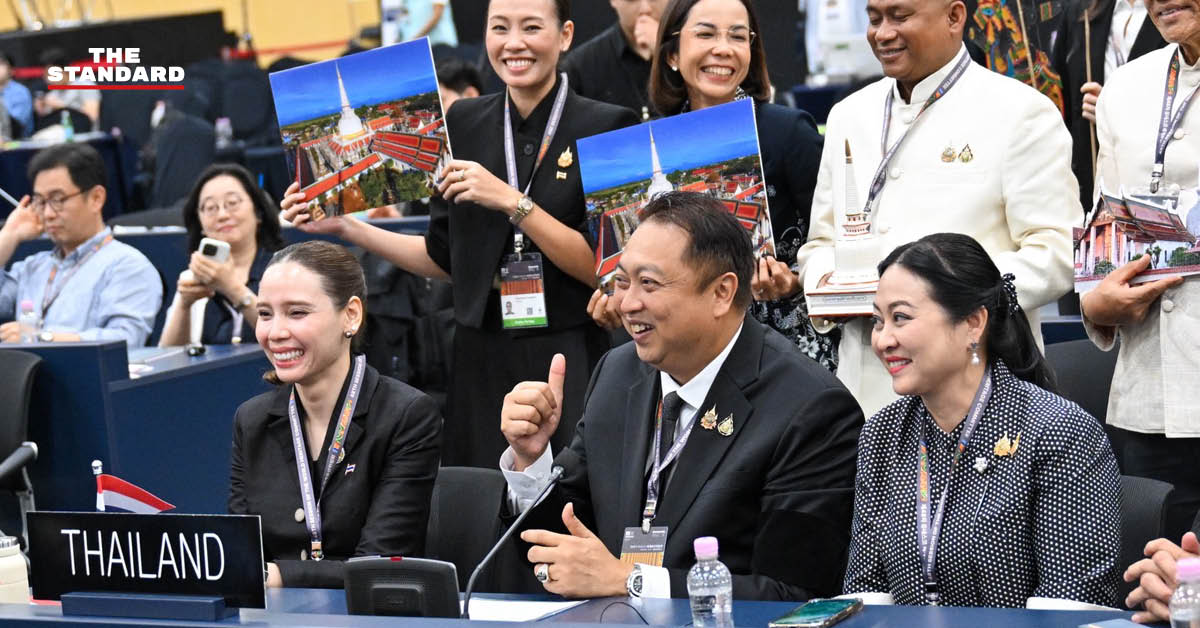 สุชาติ ชมกลิ่น และ ซาบีดา ไทยเศรษฐ์ พร้อมคณะผู้แทนไทยในการประชุมคณะกรรมการมรดกโลก