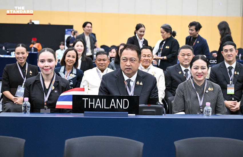 สุชาติ ชมกลิ่น และ ซาบีดา ไทยเศรษฐ์ พร้อมคณะผู้แทนไทยในการประชุมคณะกรรมการมรดกโลก 2