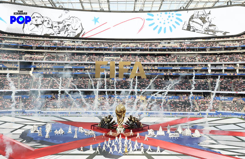 ภาพคอลลาจแสดง LISA บรรยากาศในสนามฟุตบอลโลก และนักเตะอังกฤษ พร้อมชื่อเพลง Waka Waka และ Oasis 5