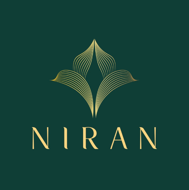 Logo: ผู้ก่อตั้งและประธานเจ้าหน้าที่บริหาร แบรนด์ นิรันดร์ พวงหรีดรักษ์โลก