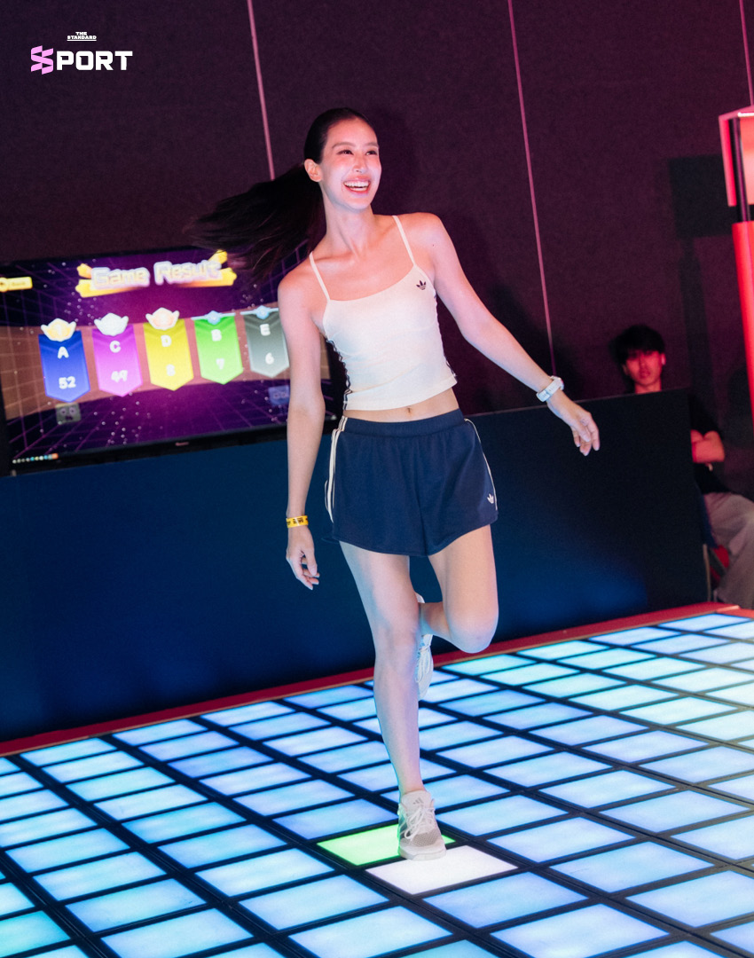 ผู้คนจำนวนมากออกกำลังกายในงาน Les Mills Live Bangkok 2026 ที่จัดโดย adidas และ Les Mills 3
