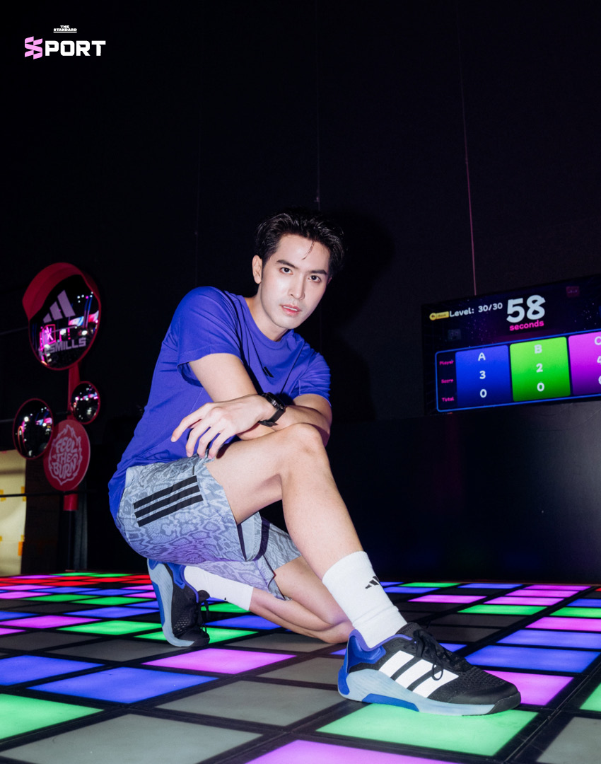ผู้คนจำนวนมากออกกำลังกายในงาน Les Mills Live Bangkok 2026 ที่จัดโดย adidas และ Les Mills 8