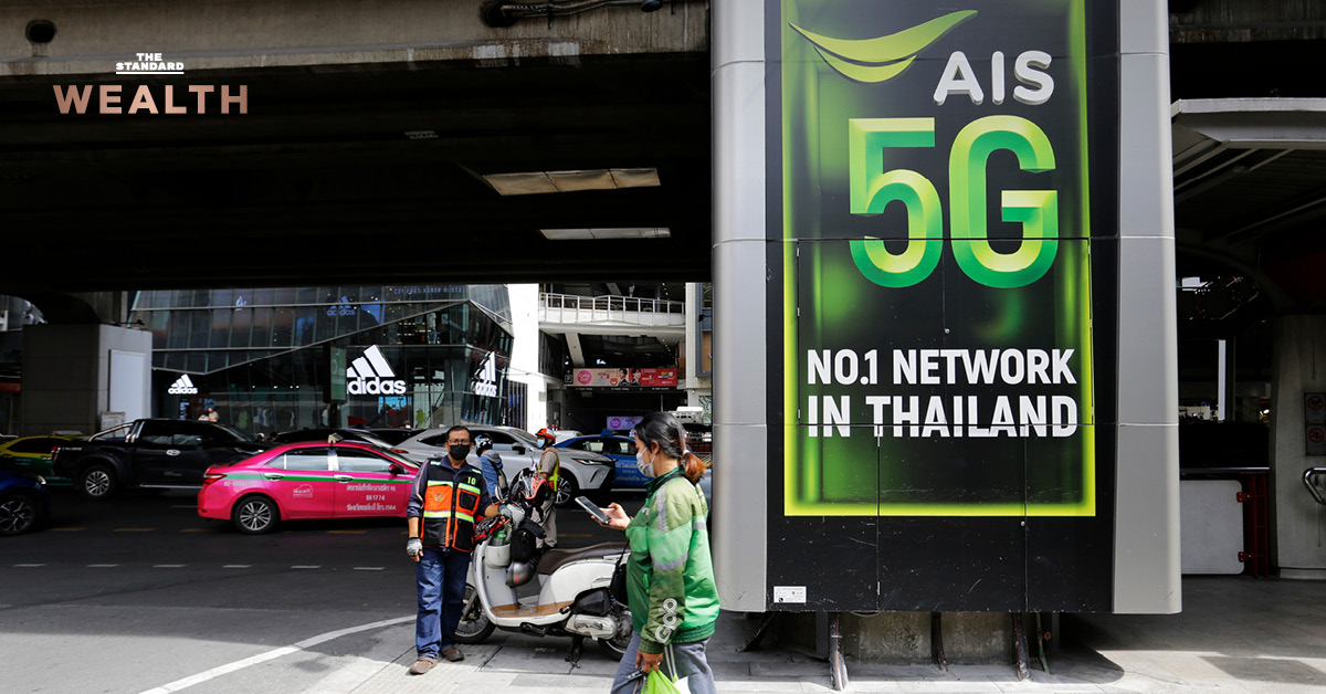 ภาพผู้คนเดินบนถนนในกรุงเทพฯ