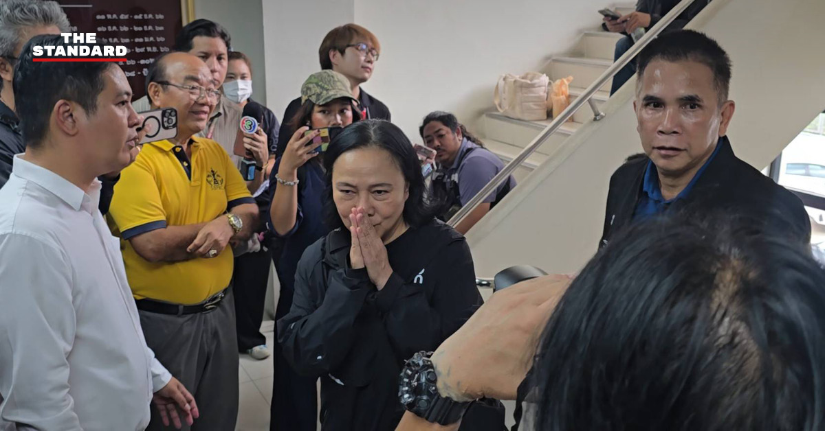 อัญชะลี ไพรีรัก หรือ ปอง เดินทางมาถึงสถานีตำรวจภูธรรัตนาธิเบศร์