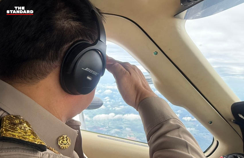 อนุทิน ชาญวีรกูล ยืนหน้าเครื่องบินส่วนตัว ขณะเครื่องบิน F-16 บินประกบที่กองบิน 1 โคราช 4