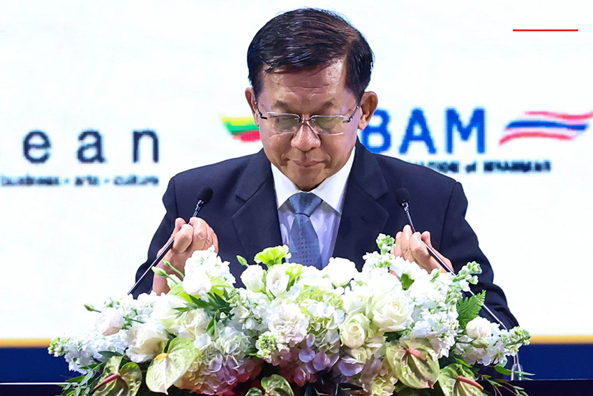 อนุทิน ชาญวีรกูล และ พลเอกอาวุโส มินอ่องหล่าย พบปะกันในงาน Thailand-Myanmar Business Forum 8