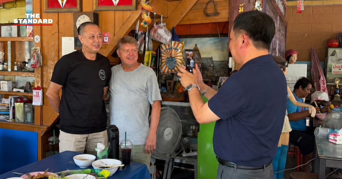 อนุทิน ชาญวีรกูล และ เนวิน ชิดชอบ ลงพื้นที่พบปะประชาชนที่จังหวัดบุรีรัมย์