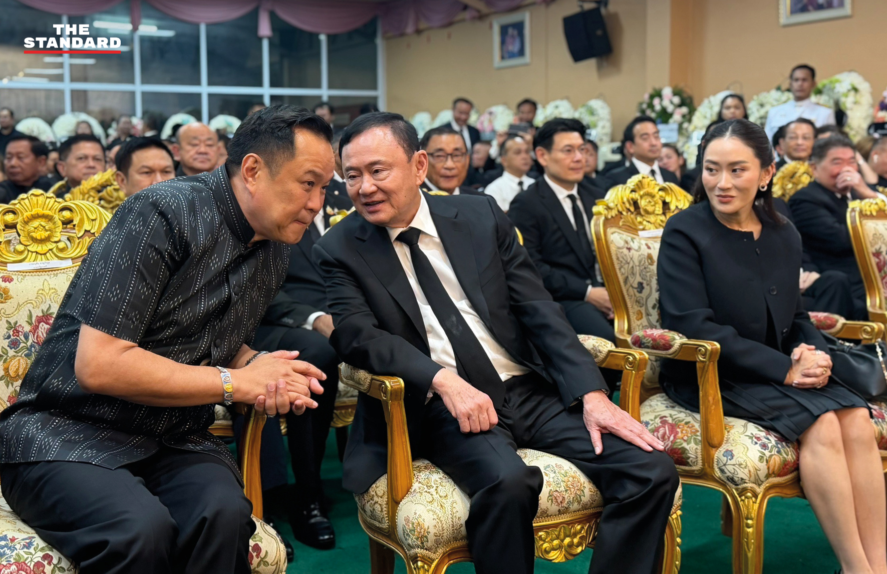 อนุทิน ชาญวีรกูล นั่งข้าง ทักษิณ ชินวัตร ในพิธีสวดอภิธรรม 'เกรียง กัลป์ตินันท์' โดยมี แพทองธาร ชินวัตร และ สมชาย วงศ์สวัสดิ์ ร่วมงาน 2