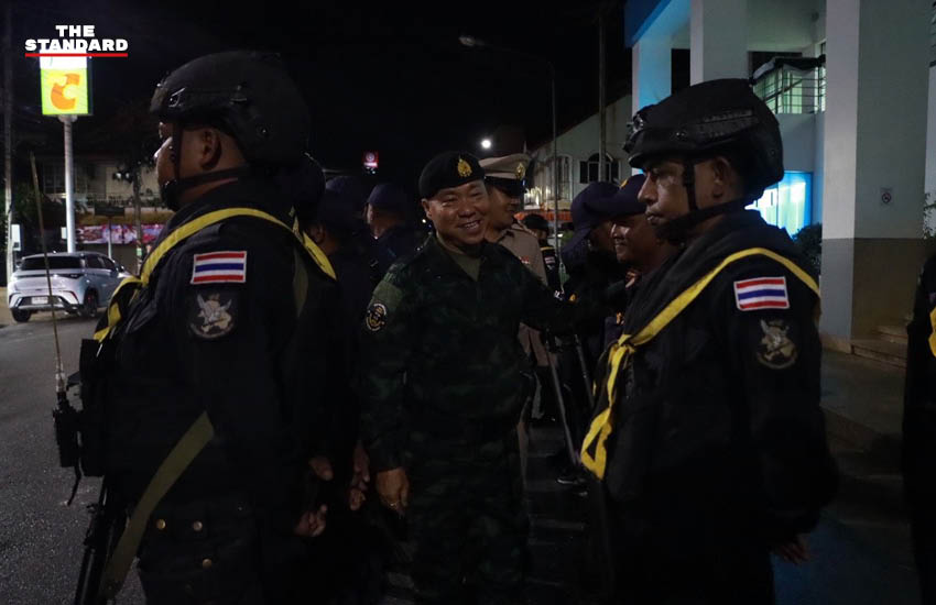 พล.อ. ชัยพฤกษ์ ด้วงประพัฒน์ เสนาธิการทหารบก ตรวจเยี่ยมกำลังพลในพื้นที่จังหวัดชายแดนภาคใต้ 3