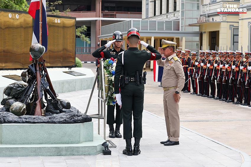 รัฐมนตรีว่าการกระทรวงกลาโหมตรวจเยี่ยมกองบัญชาการกองทัพบกและพบปะผู้บัญชาการทหารบก 2